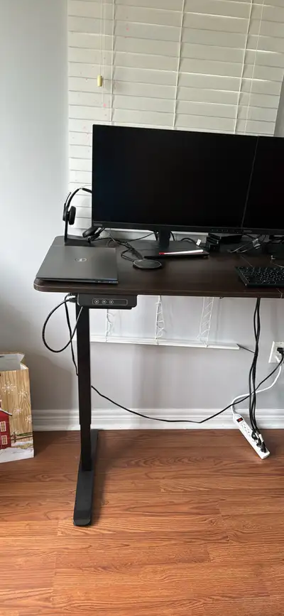 Desk - electrically adjustable height