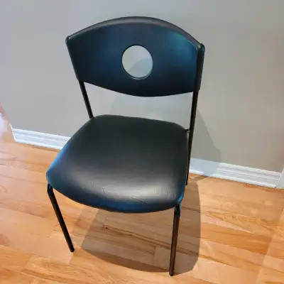 Chaise IKEA STOLJAN Comme neuve Dans Greenfield Park, Bilingue français et anglais