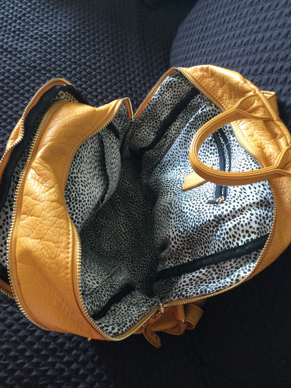 BACKPACKS/PURSES in Women's - Bags & Wallets in Winnipeg - Image 3