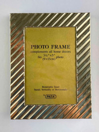 3.5 x 5" Golden Ridged Photo Frame