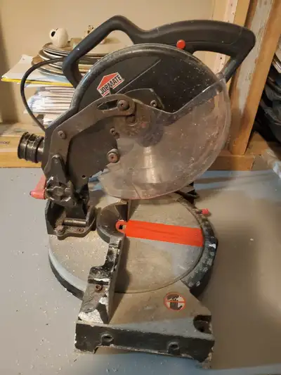 Delta 7 1/4 miter saw. Comes with extra blades.