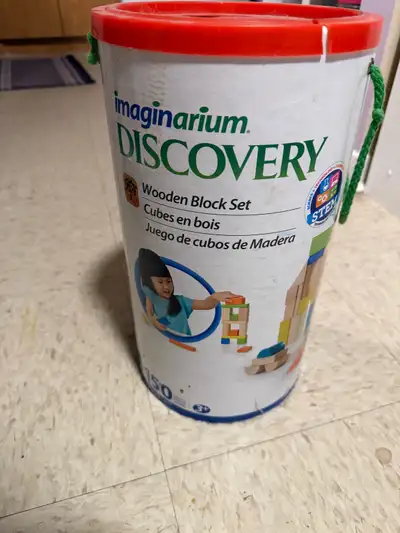 This is an Imaginarium Discovery wooden block creative building and play. It's a great set for young...