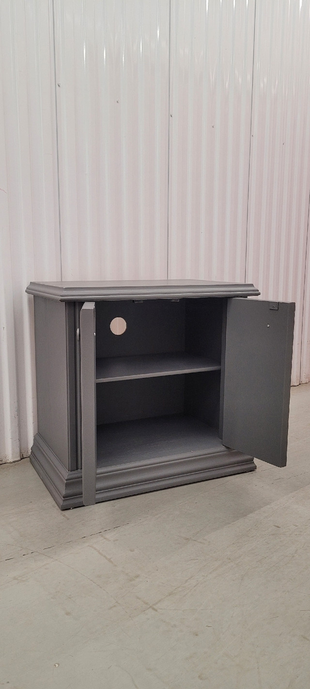 Vintage Small Cabinet in Hutches & Display Cabinets in Markham / York Region - Image 2