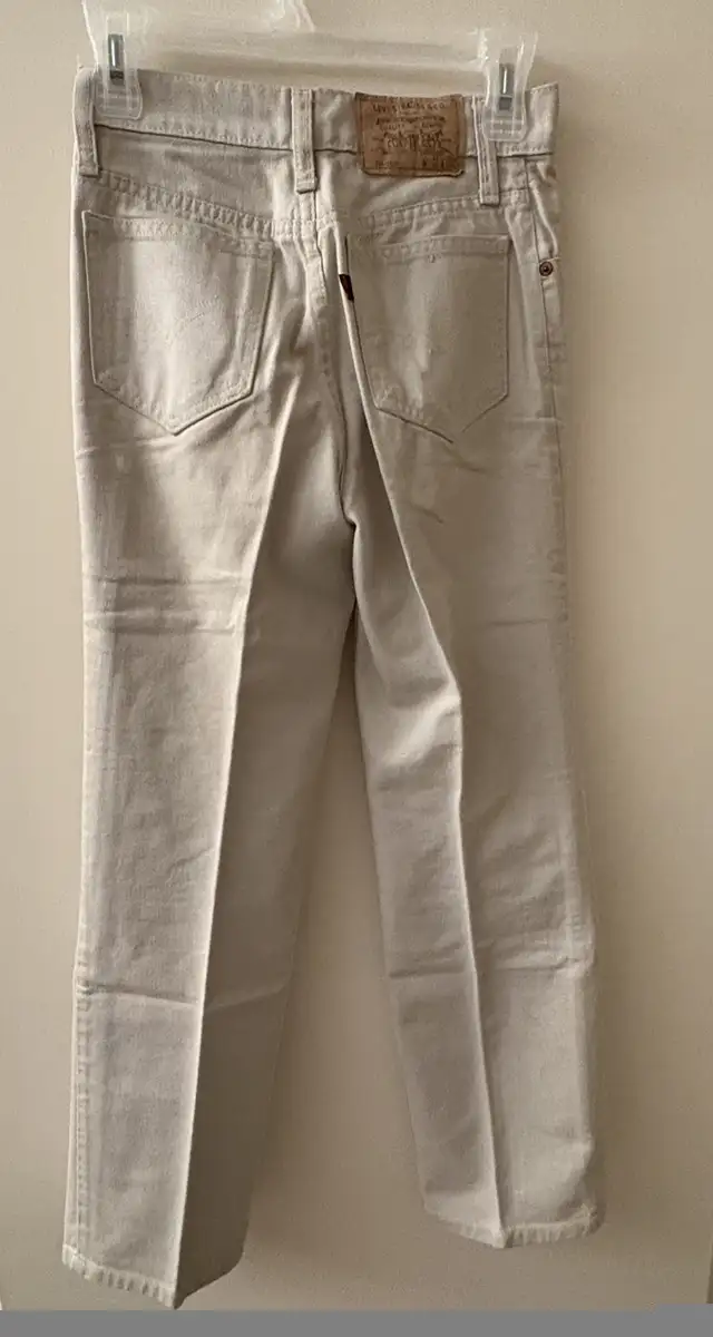 Levi's Women Pants in Women's - Bottoms in Delta/Surrey/Langley - Image 2