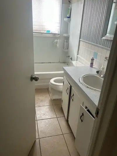 One master bedroom available in sharing basis 650$ rent, 650$ deposit Available immediately All util...