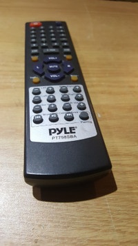Télécommande ou remote audio pour ampli cinéma de marque Pyle