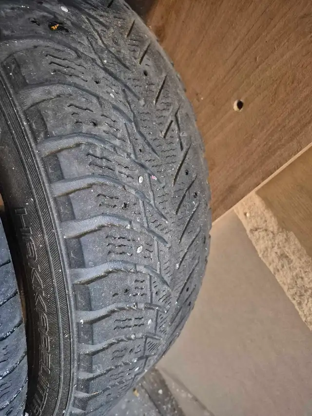 4 Pneus d'hiver à clous Nokian Hakkapeliitta – 225/60R17 in Tires & Rims in Shawinigan - Image 4