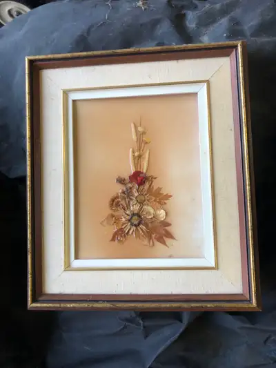 2 WALL PICTURES - FLOWERS -  LQQK !, View more