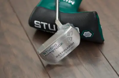 I am selling a new in plastic Bettinardi Studio Stock Putter. Model is the 35. Length is 35" . Both...