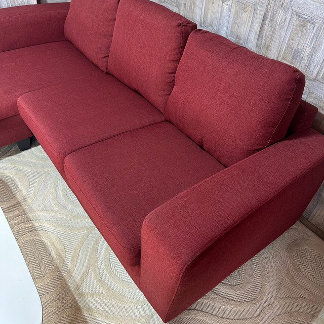 Divan sectionnel rouge ✅ dans Sofas et futons  à Ville de Montréal - Image 3
