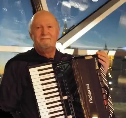 Accordion Lessons Online for Adults