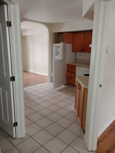 Beautiful 1 bedroom apartment on Fletcher's lake. Heat, hot water and parking included. Power and In...