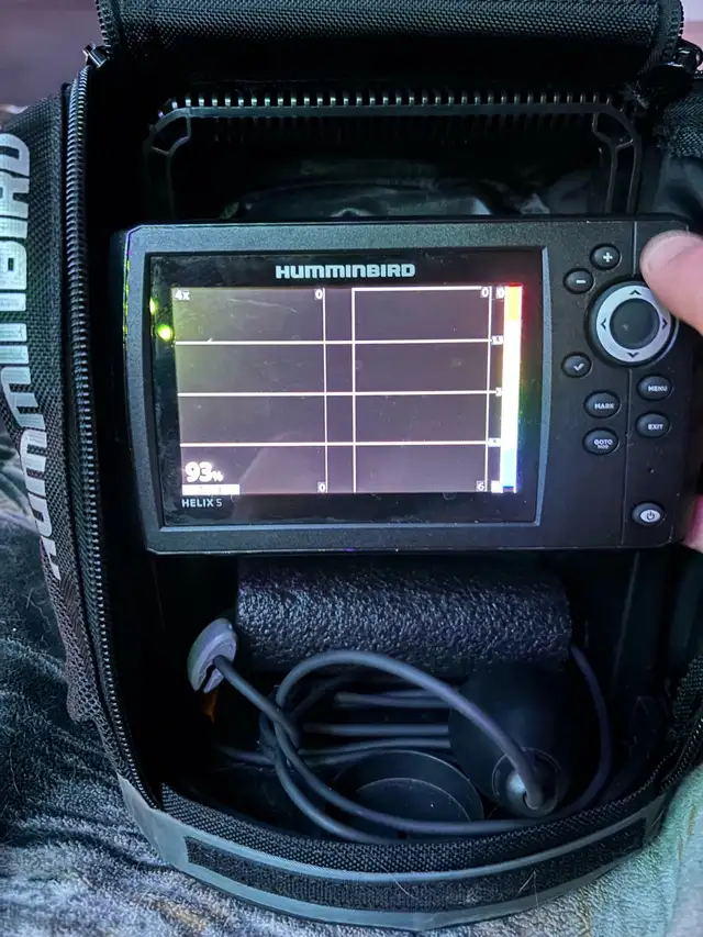 selling my hummingbird helix 5 chirp in Fishing, Camping & Outdoors in Sarnia - Image 10