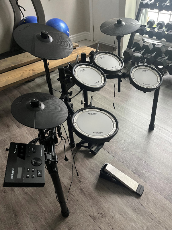 Roland TD-07 Electronic Drum Kit in Drums & Percussion in City of Toronto - Image 4