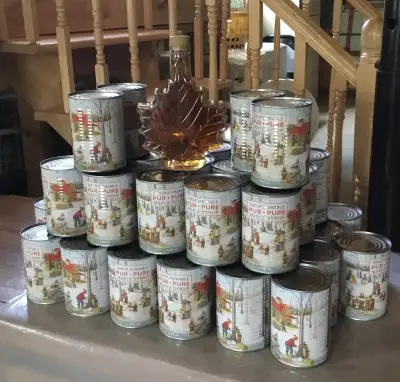 Sirop d’érable 100% pur, produit à notre érablière située à saint-Edmond-de-Grantham. Pour le prix d...