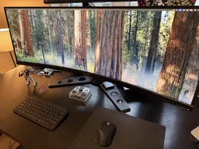 This is an awesome gaming monitor that I used for a couple of years but no longer need it.