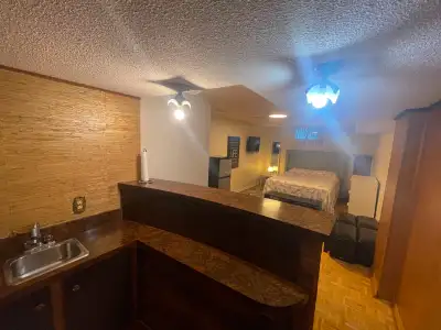 ✔️ Fully furnished ✔️ Hi speed Wi-Fi ✔️ Laundry available ✔️ Quiet, clean home ✔️ Ideal for students...