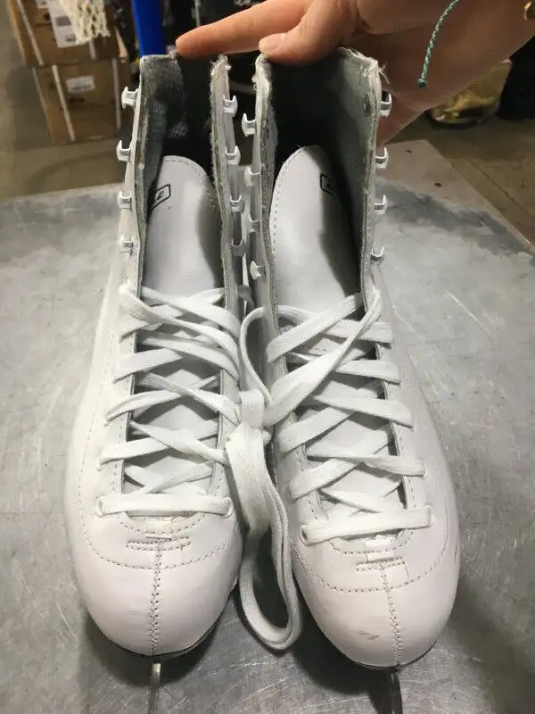 WinnWell Women’s Figure Skates Size US 4 J in Skates & Blades in Ottawa - Image 5