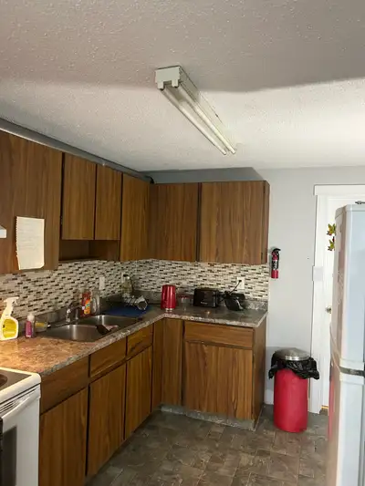 Large room Clean and quiet Washer/dryer Yard work done year round Wifi Tv Equipped kitchen Parking C...