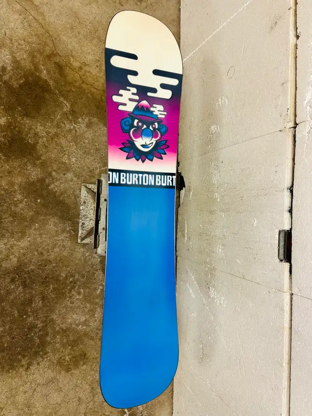 Burton snowboard 128 cm with Burton small/medium bindings in Snowboard in Markham / York Region - Image 9