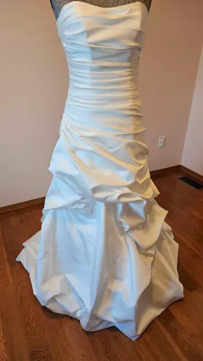 This is new wedding dress by Meggie Sottero, it has never been worn. Size 10. Can be altered for per...