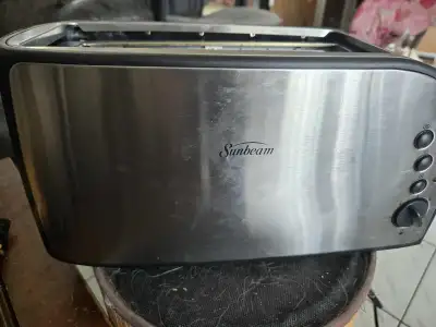 Grille  pain Sumbeam 4 traanches en très bonne condition 30$ SHA, View more