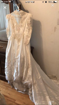 Wedding satin and beaded dress / robe de mariée