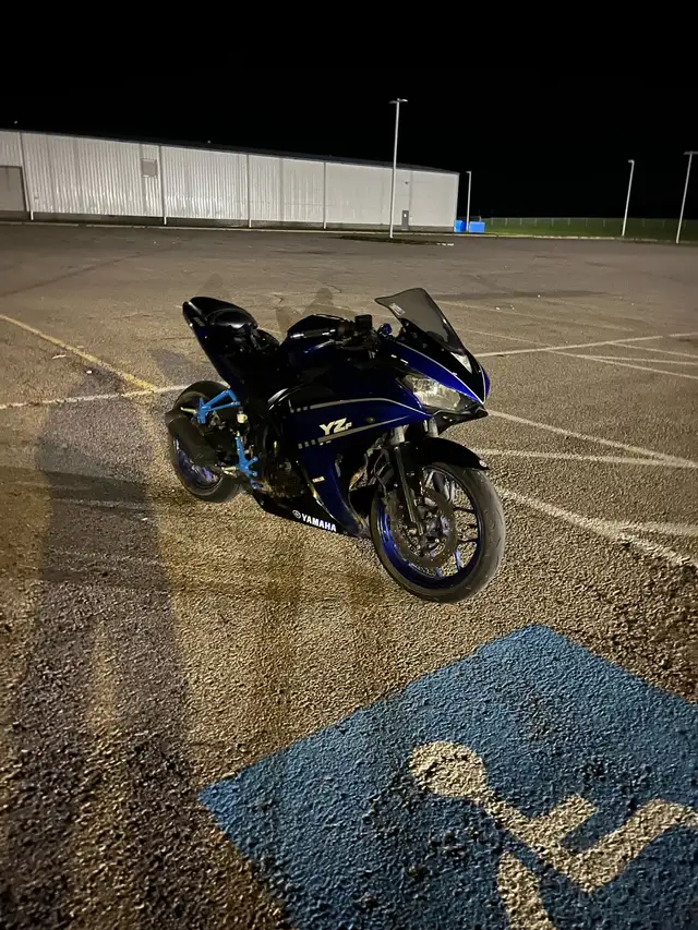 2015 Yamaha YZF-R in Sport Bikes in London - Image 6