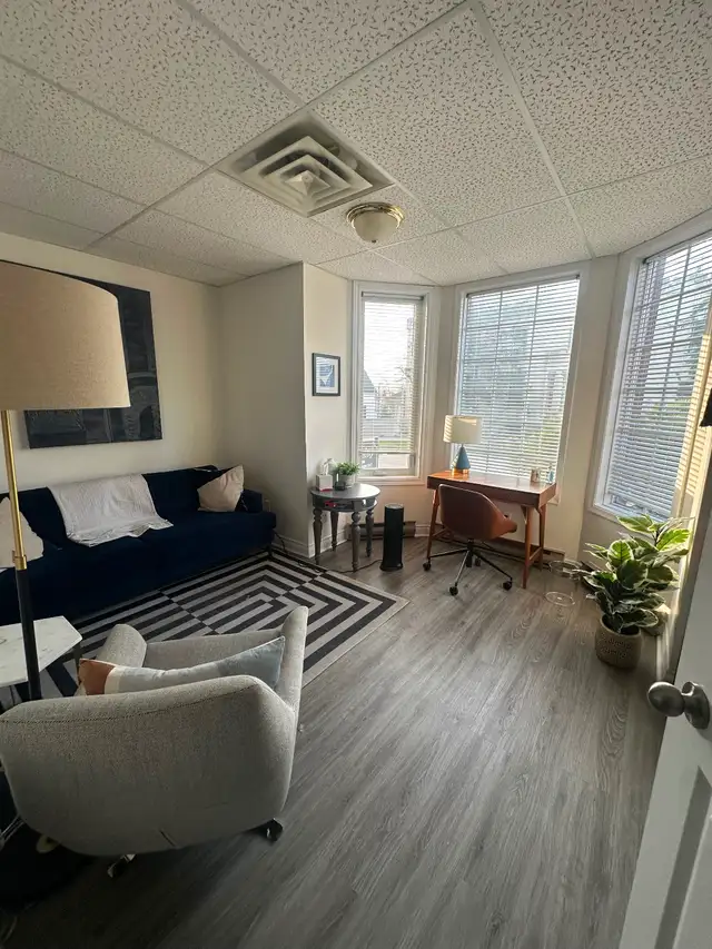 Commercial unit in the heart of downtown Whitby in Commercial & Office Space for Rent in Oshawa / Durham Region - Image 3