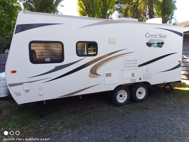 2011 Creek Side Travel Trailer in Excellent Condition in Travel Trailers & Campers in Campbell River