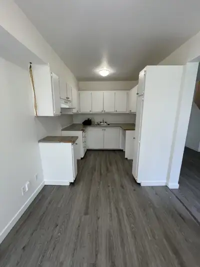 Brossard  beau 51/2 sur 2 étages rénové libre 1er Septembre