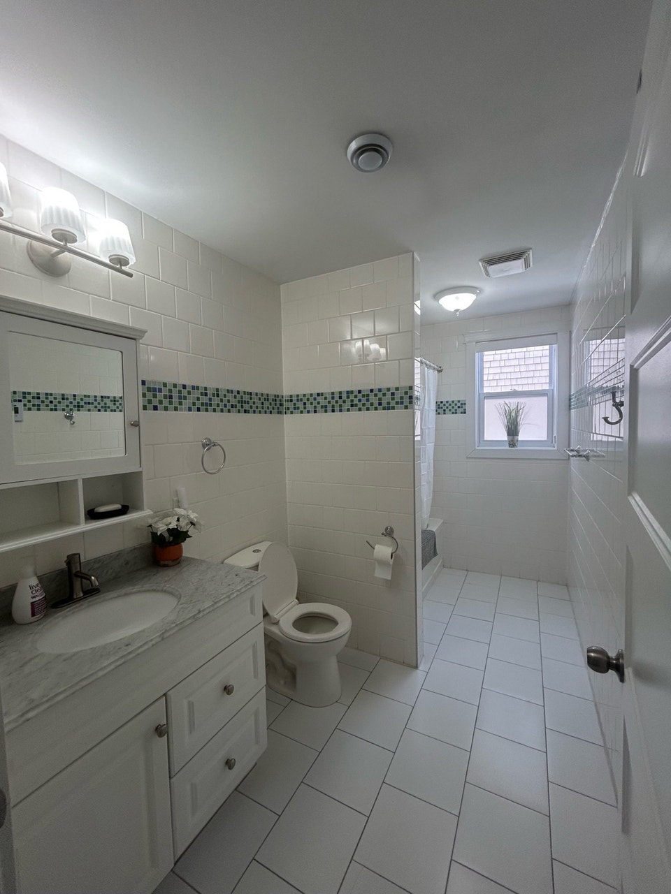 Move In Ready One Bedroom/ One Bathroom Apt. 5