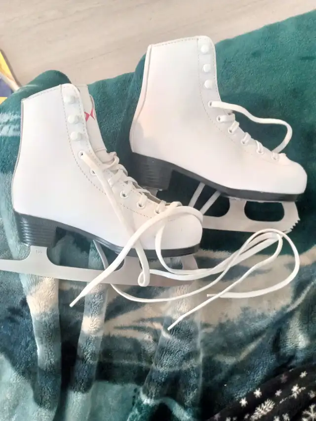 Kids ice skates like new. in Skates & Blades in Red Deer - Image 2