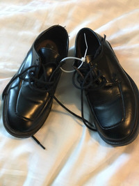 Kenneth Cole boys dress shoes size 11.5D