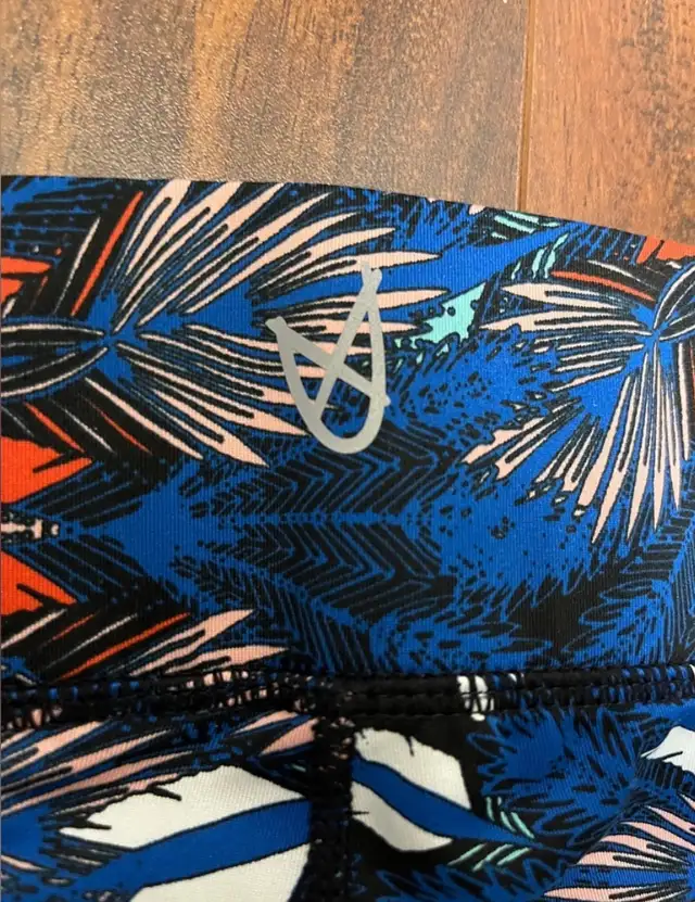 MINKPINK women’s large Move 7/8 leggings feather leaf print blue in Women's - Bottoms in Oshawa / Durham Region - Image 5
