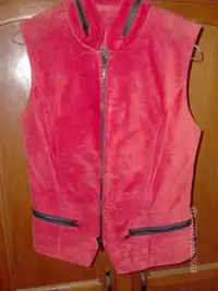 danier suede tangerine colored women's vest size s/p