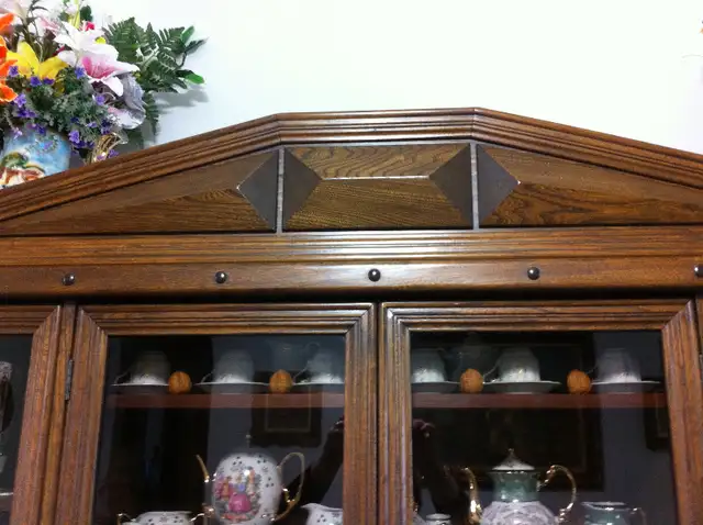 VAISSELIER ANTIQUE / VINTAGE CHINA CABINET in Hutches & Display Cabinets in City of Montréal - Image 8