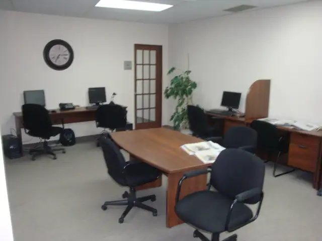 2 locaux commerciaux (bureaux) au centre-ville de Jonquière in Commercial & Office Space for Rent in Saguenay - Image 10