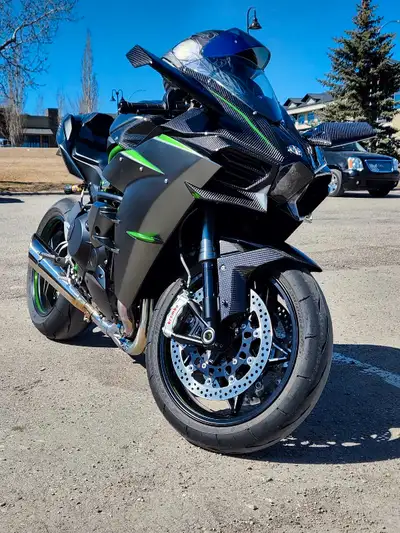 2023 H2 Carbon. -Full titanium vandemon exhaust -Oil catch can system -Block off plates -Blow off va...