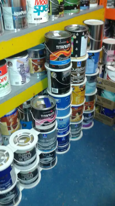 Nous avons en inventaire un inventaire varies de plusieurs gallons a partir de seulement 25 $ gallon...