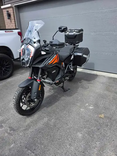 I am selling my 2022 KTM 1290 Super Adventure S with only 10,450km's on it. I purchased it new in 20...