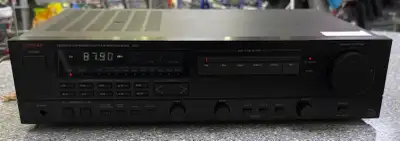 Luxman R-113 Stereo Receiver , View more