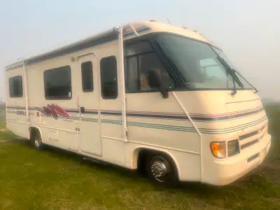 1996 Triple E Class A Motorhome for sale. 27 feet. 3 way fridge. Double bed plus table and couch con...