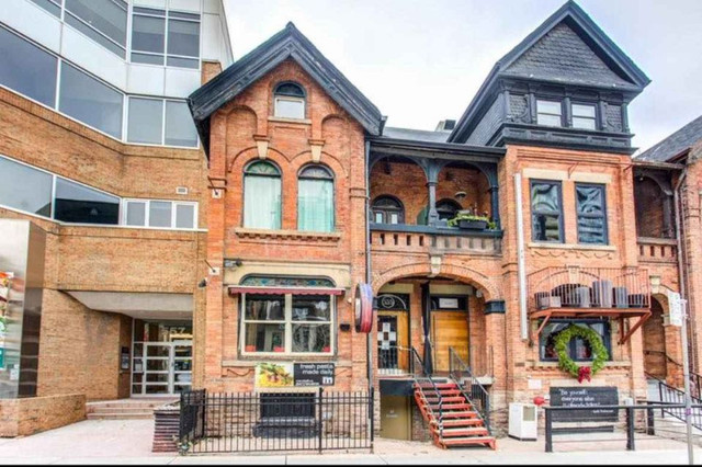 4 bed/3 Bath Renovated Townhouse at Church/Wellesley in Long Term Rentals in City of Toronto