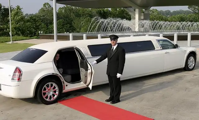 LIMOUSINE LIMOS  TORONTO PARTY BUS WEDDING BIRTHDAY CITY TOUR
