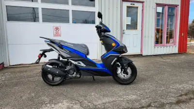 SCOOTER 49CC 4 TEMPS SCOOTER SCORPION CITY 50 NEUF BLEU ( A GAZ ) BLEU Moteur 4 temps 49 cc GY6 Tran...