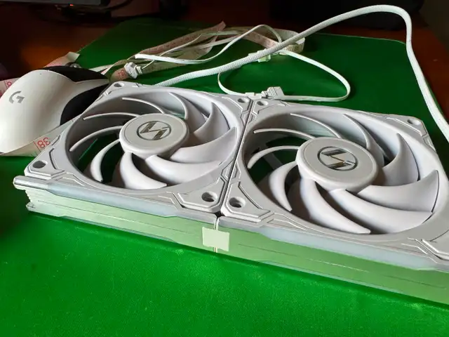 Lian Li p28 LcP fan with RGB strips in System Components in Calgary - Image 3