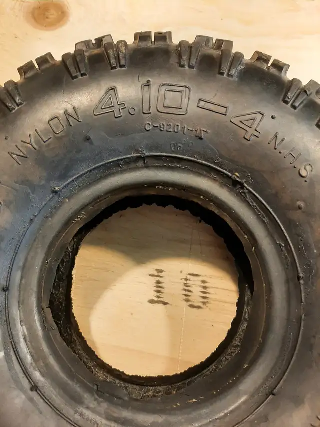 Snow Thrower Tires in Snowblowers in Mississauga / Peel Region - Image 2