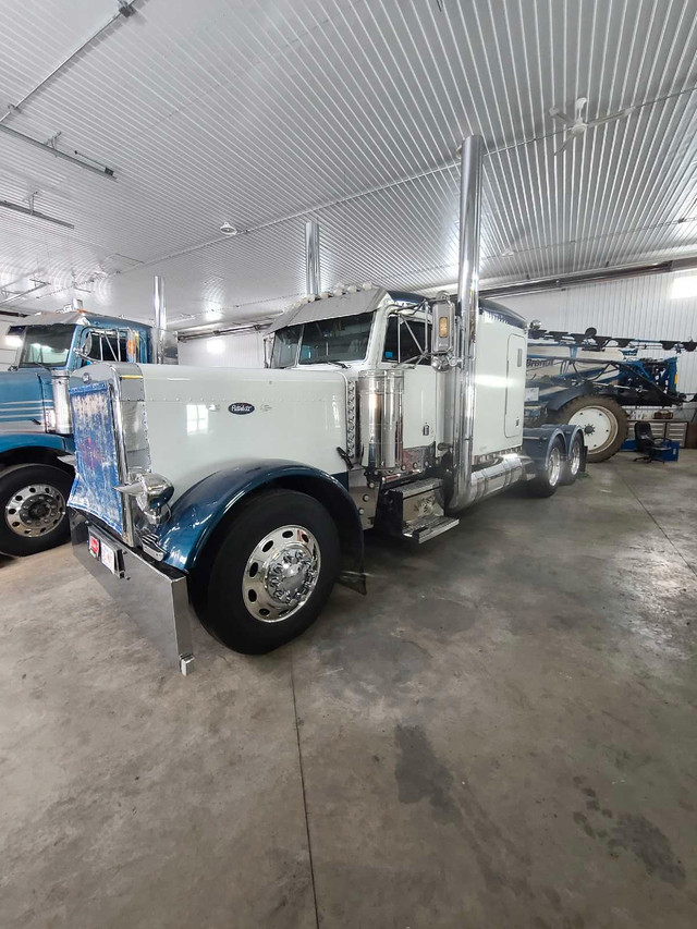Pro Metal Polisher In Pincher Cranbrook Mobile in Heavy Trucks in Lethbridge