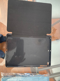 iPAD 6TH GEN BLACK CASE  BRAND NEW $20